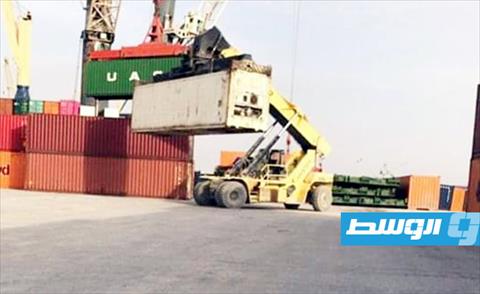 ميناء بنغازي يستقبل 714 حاوية و13 ألف طن شعير