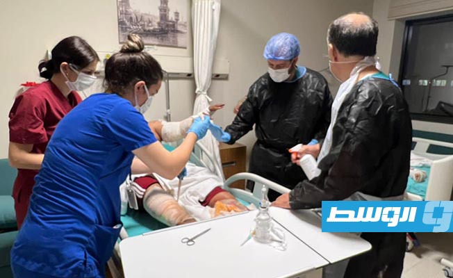 أحد مصابي حادث بنت بيه خلال تلقيه العلاج في مستشفى تركي، 5 أغسطس 2022، (الصحة)