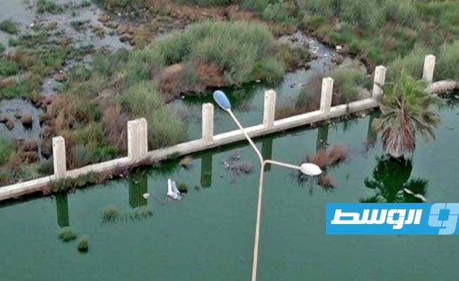 تجمعات من مياه الصرف الصحي بحي المنارة في طبرق. (قناة الوسط Wtv)