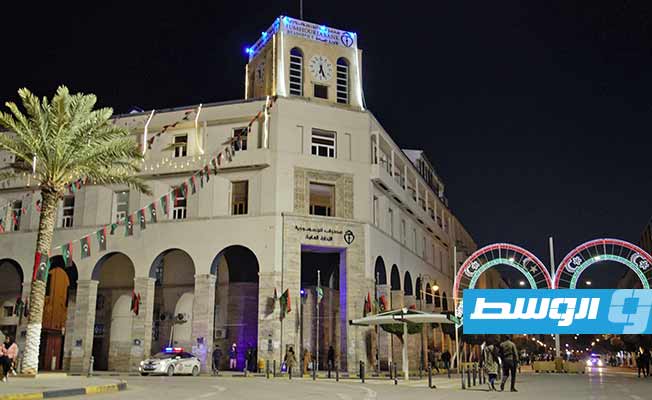 شوارع وميادين طرابلس تتزين استعدادا لاحتفالات ذكرى ثورة 17 فبراير. (وكالة الأنباء الليبية)