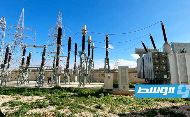 من أعمال شحن محول بمحطة بوعطني في بنغازي، 28 ديسمبر 2023. (شركة الكهرباء)