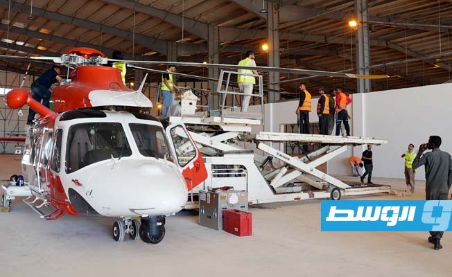 فرق الإغاثة الإماراتية ومعداتهم لدى وصولهم مطار بنينا، 14 سبتمبر 2023. (وام)