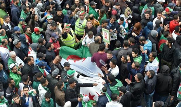 جزائريون يتظاهرون في العاصمة تأييدا للانتخابات الرئاسية