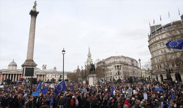 بريطانيا.. مئات الآلاف يطالبون باستفتاء جديد بشأن «بريكست» (فيديو)
