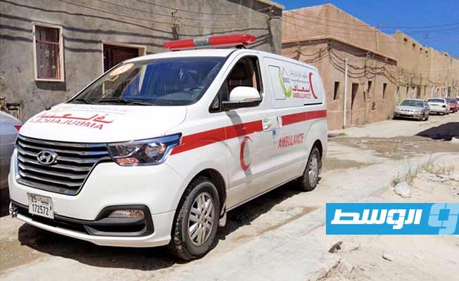 سيارة إسعاف خلال عمليات إخلاء المدنيين في مناطق الاشتباكات بالعاصمة طرابلس، 27 أغسطس 2022. (مركز طب الطوارئ)