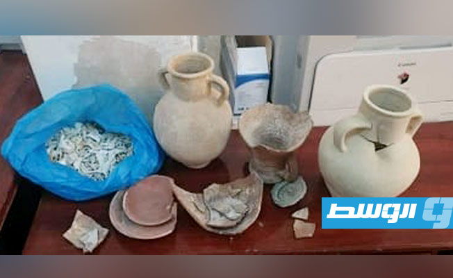 شرطة السياحة تسلم 5 قطع أثرية لمراقبة آثار طرابلس