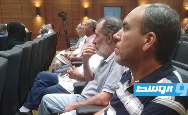 عدد من حضور الجلسة الحوارية بالمركز الليبي للمحفوظات والدراسات التاريخية بطرابلس. (الوسط)