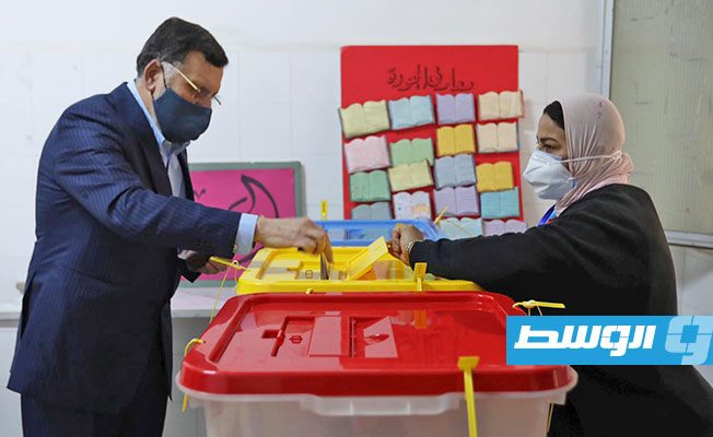 السراج يدلي بصوته في انتخابات بلدية طرابلس المركز (صور)