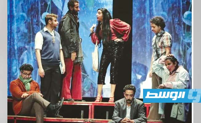 مشهد من العرض المسرحي «هنا القاهرة» (خاص لـ بوابة الوسط)