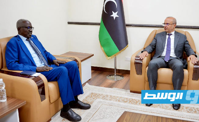 عضو المجلس الرئاسي عبدالله اللافي مع السفير السوداني لدى ليبيا إبراهيم أحمد، طرابلس، 15 أكتوبر 2023 (المجلس الرئاسي)