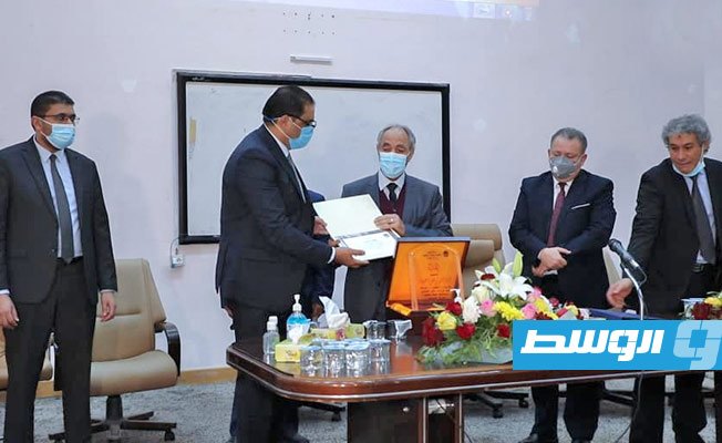 «عدل الوفاق» وجامعة طرابلس تكرمان الفقيه القانوني الدكتور الكوني أعبودة