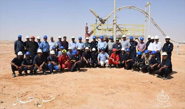 مهندسون في شركة سرت لإنتاج وتصنيع النفط والغاز دخل حقل الاستقلال شرق ليبيا
