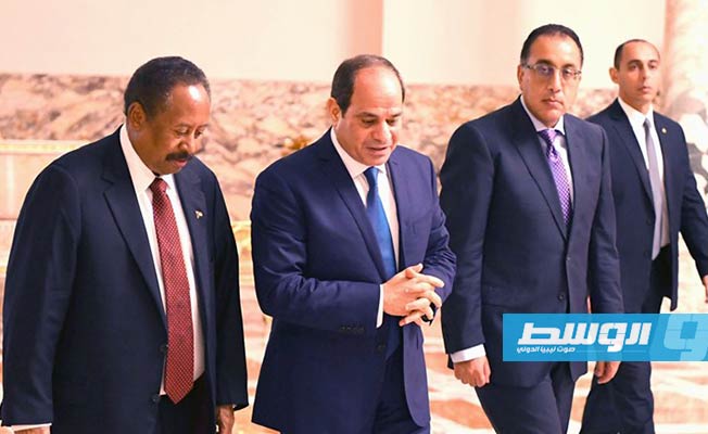 السيسي يؤكد لحمدوك دعم مصر أمن واستقرار السودان