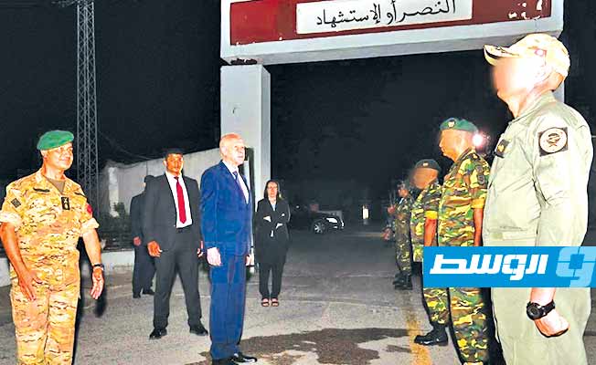 الرئيس التونسي يزور فيلق القوات الخاصة: لا مكان للعملاء أو الإرهابيين