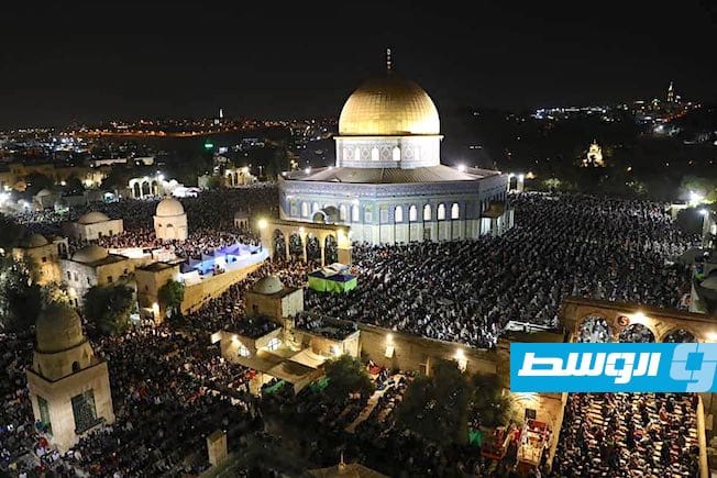 (فيديو وصور) ربع مليون مصل يحيون ليلة القدر في المسجد الأقصى