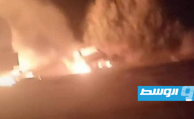 اشتعال النيران في شاحنة وقود في بلدية بنت بية، 1 أغسطس 2022. (بوابة الوسط)