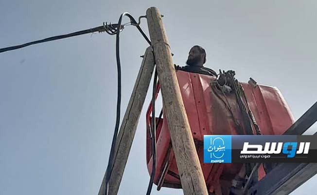 أعمال صيانة على شبكة الكهرباء في طرابلس، 19 أبريل 2024. (شركة الكهرباء)