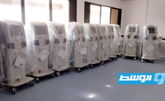 مستشفى طرابلس الجامعي يتسلم 26 جهاز غسيل كلوي