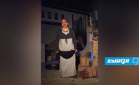 عرض مسرحية «مكان مع البهائم» على خشبة مسرح تجمع تاناروت فى بنغازي (فيسبوك)