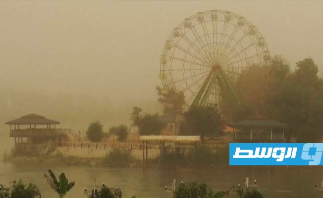 عاصفة رملية شديدة تجتاح الموصل العراقية وتحجب الرؤيا (شاهد)