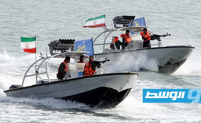 البحرية الأميركية: الحرس الثوري الإيراني يحتجز سفينة تجارية في الخليج العربي