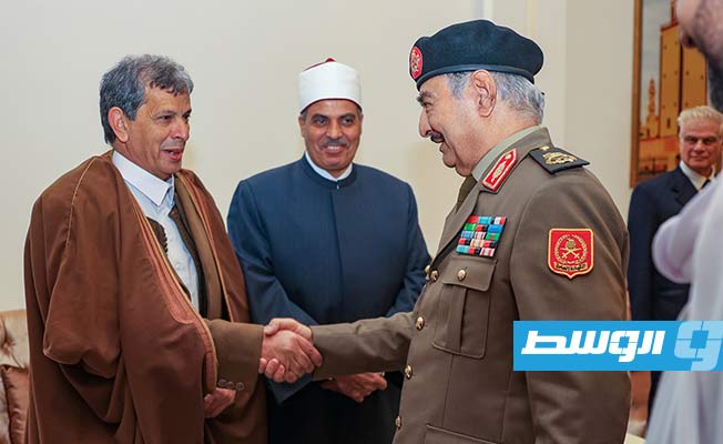 لقاء حفتر مع وفد الأزهر وعدد من الشيوخ الليبيين، الأحد 10 ديسمبر 2023. (القيادة العامة)