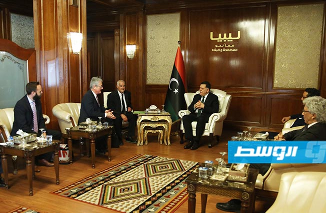 رئيس المجلس الرئاسي السراج خلال استقباله سفير النمسا لدى ليبيا. (صورة من حكومة الوفاق).