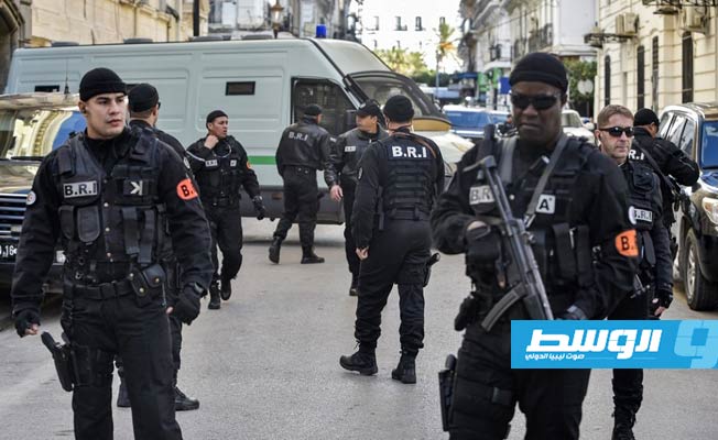 الجزائر توقف ثمانية أشخاص بتهمة تلقي «تمويل من الخارج»