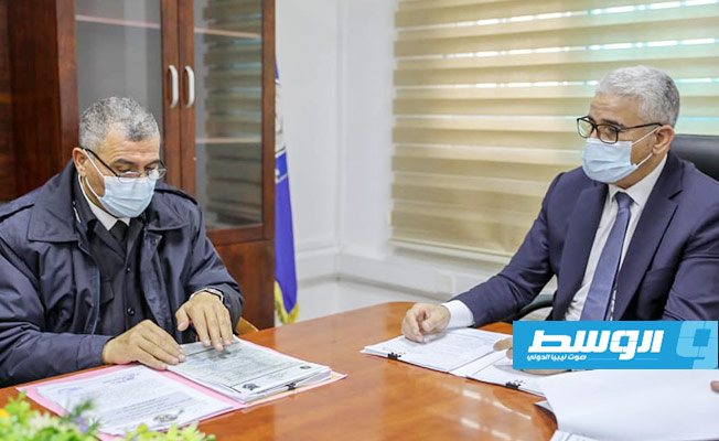 باشاغا، مع رئيس مصلحة الأحوال المدنية محمد بالتمر, 13 يناير 2021. (داخلية الوفاق)