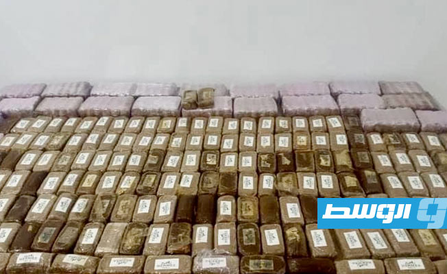 كمية من مخدر الحشيش مضبوطة، 22 يناير 2022. (وزارة الداخلية)
