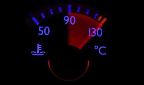 أين يجب أن يكون مؤشر حرارة سيارتك؟