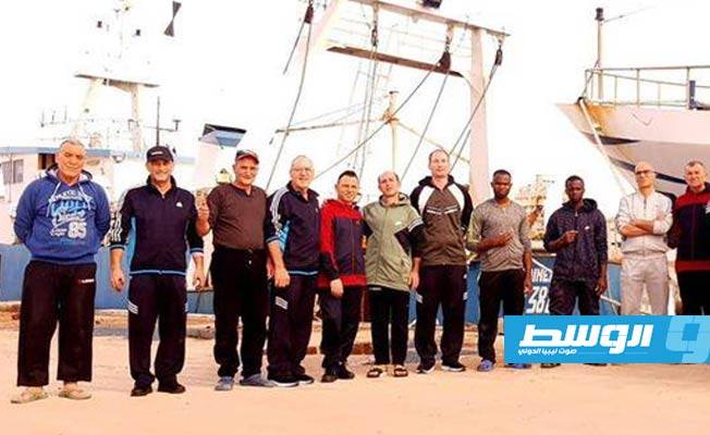 الصيادون الإيطاليين الذي أطلقتهم السلطات في بنغازي. (صفحة وزير الخارجية الإيطالي لويجي دي مايو على فيسبوك)