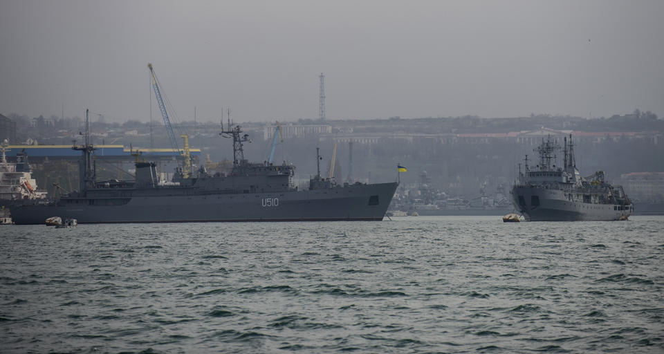 القوات الروسيّة تستولي على ثلاث قطع بحرية أوكرانية