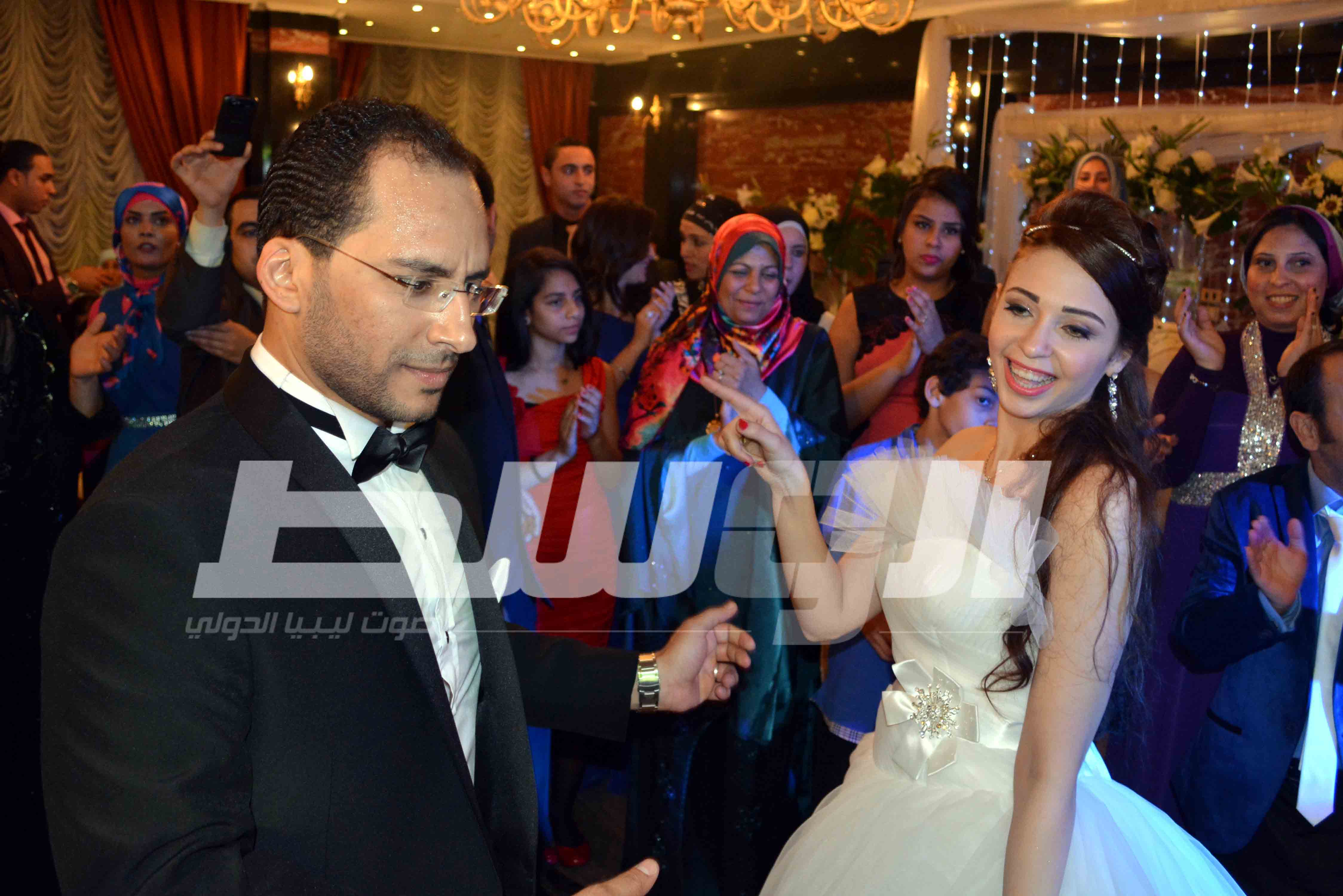 بالصور: نجوم الفن في حفل زفاف أحمد وزيزي