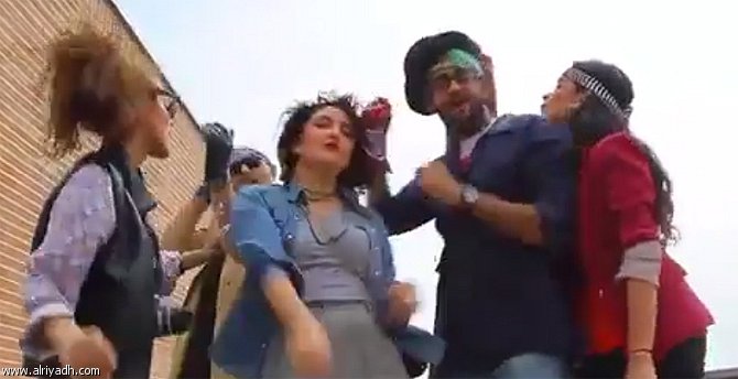 القبض على ستة إيرانيين لرقصهم على أغنية هابي
