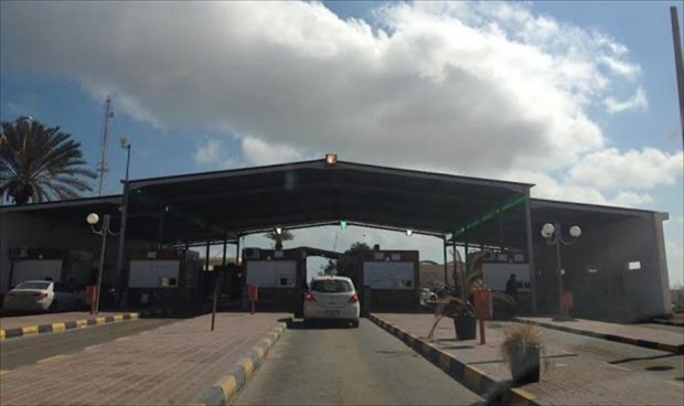 تونس تفتح معبر «رأس إجدير» عدة ساعات
