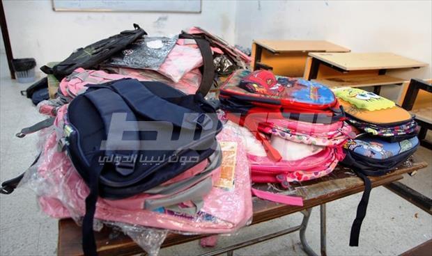 حملة لتوزيع حقائب مدرسية على الطلاب المحتاجين في بنغازي