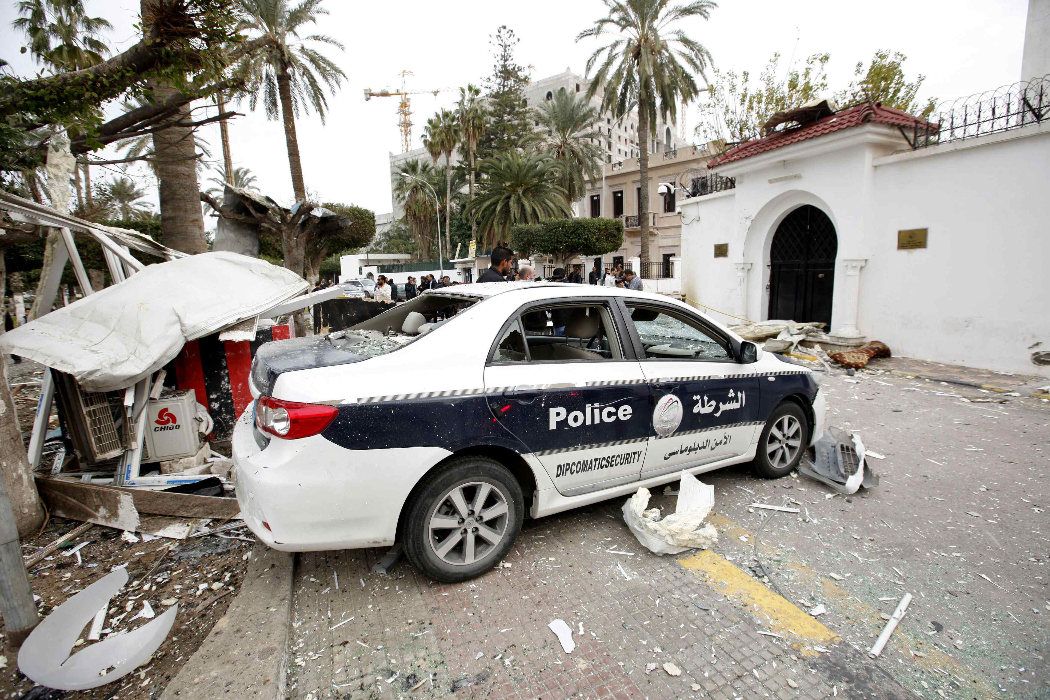 مسؤول أمني: «داعش» تبنى الهجوم على سفارة الجزائر