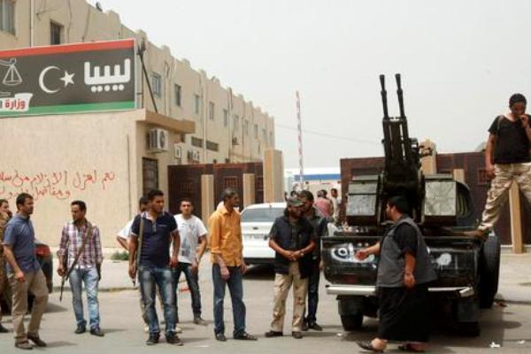 مسلحون يخطفون عاملاً مصريًّا بمدينة سرت