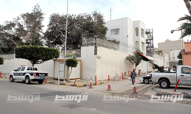 بالصور: السفارة الإيطالية تُعلّق أعمالها بشكل موقت والبعثة تغادر طرابلس