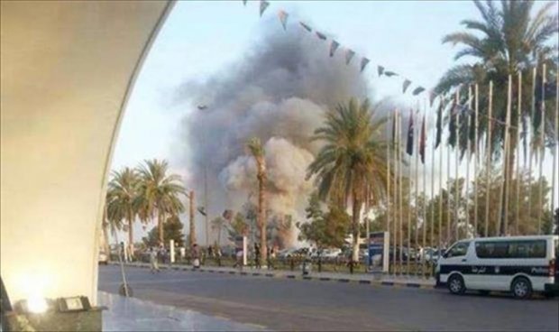 طائرات حربية تقصف مواقع قريبة من مطار طرابلس