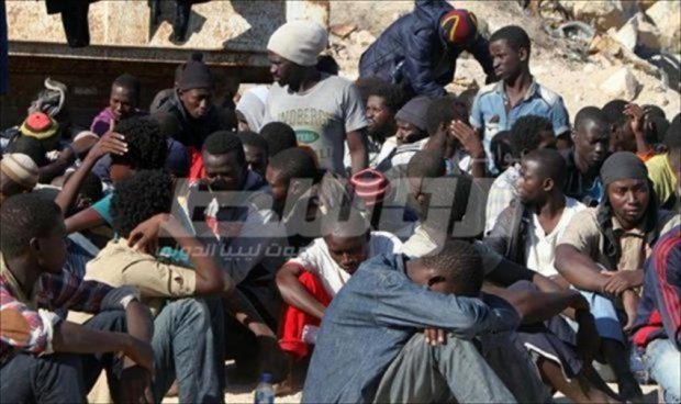 القبض على 550 مهاجرًا غير شرعي وإنقاذ 216 آخرين قبالة سواحل زوارة