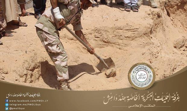 بالصور.. «البنيان المرصوص» تكتشف مقبرة جماعية لـ«داعش» غرب سرت