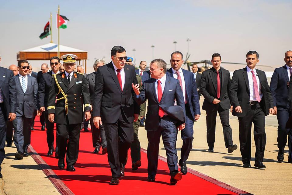 السراج يصل الأردن لحضور القمة العربية الثامنة والعشرين
