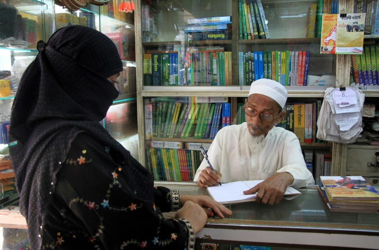 روايات الحب الإسلامية تلهب القلوب في بنغلادش