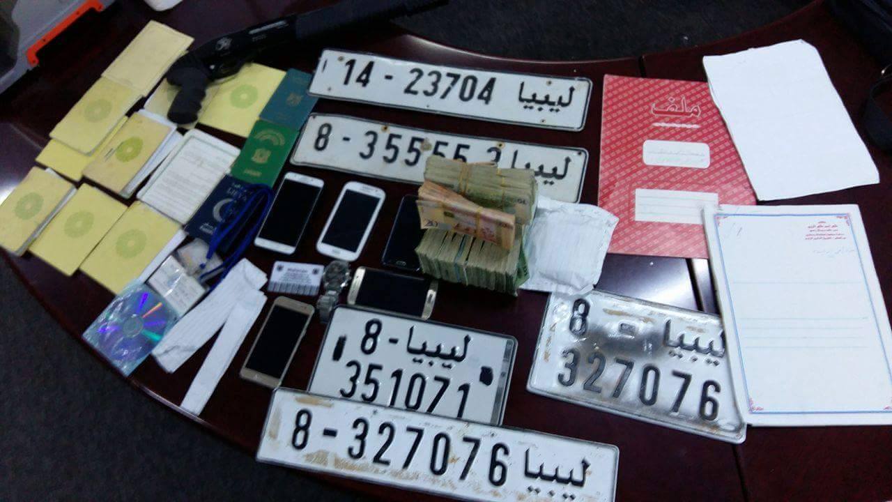 «جنائي بنغازي»: توقيف تشكيل عصابي تورط في سرقة 65 سيارة 