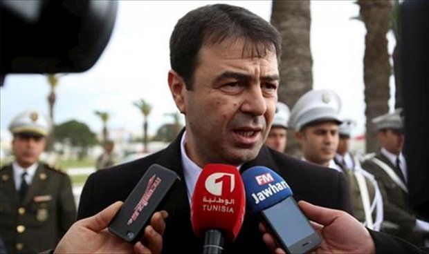 وزير الداخلية التونسي ينفي أنباء عن نيته الاستقالة