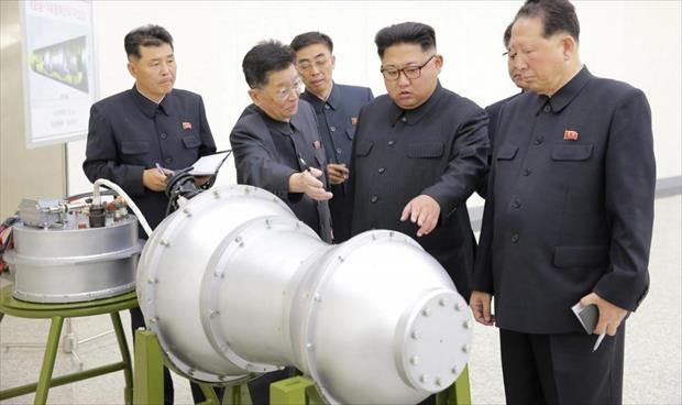 بالصور.. كوريا الشمالية تصنع رأسًا حربيًّا لقنبلة هيدروجينية.. وكيم يتفقدها