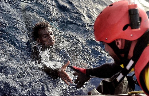 «دير شبيغل»: استراتيجية أوروبا لعلاج أزمة الهجرة في ليبيا «واهمة»