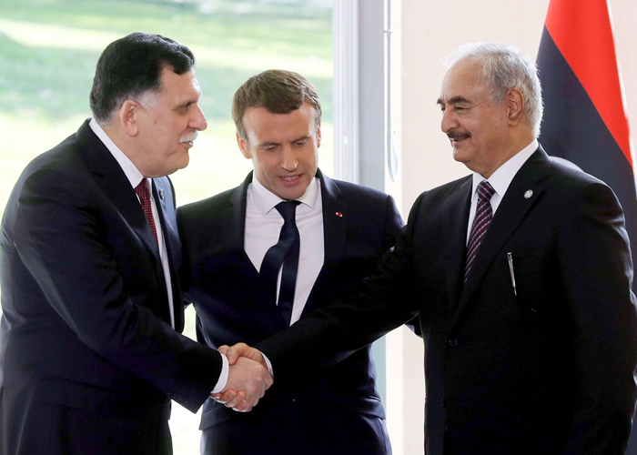«فورين أفيرز»: كيف تسببت فرنسا في تفاقم الأزمة الليبية؟